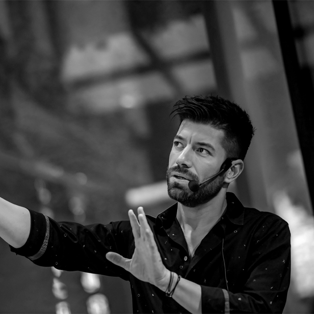 Nikos Nikolopoulous Photo